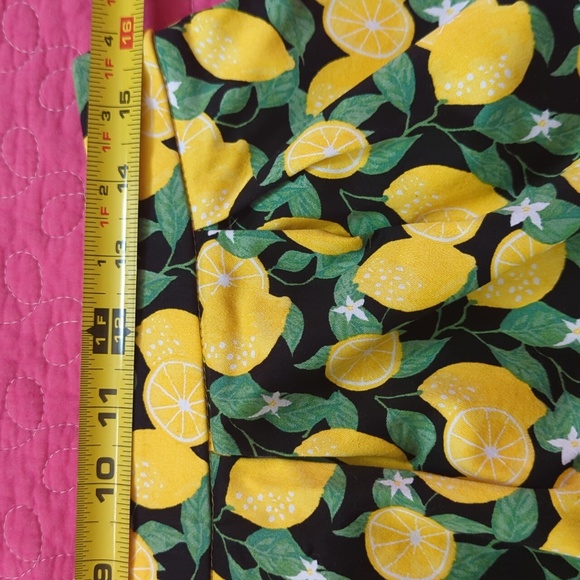 2/$20 Lemon Print Cotton Mini Skirt Large - Picture 5 of 6